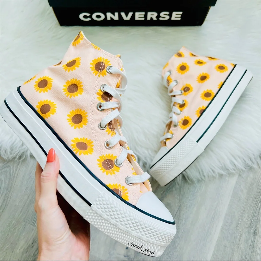 NWT Converse Chuck Taylor All Star Lift Platform Women’s Shoes - Picture 1 of 8
